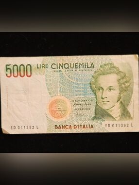 5000 Lire Italian Banknote 1985 - Collectible.